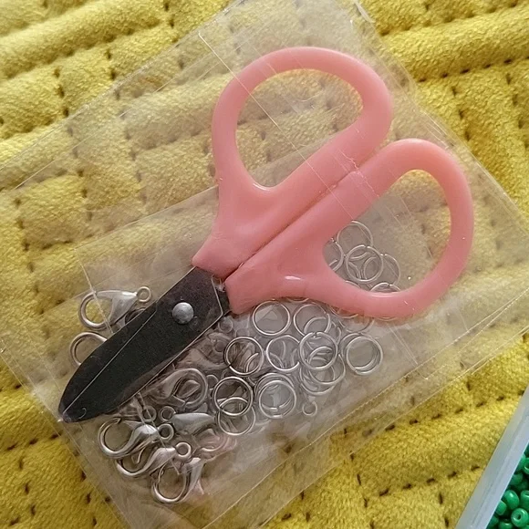 NWOT Seed Bead Jewelry Making Kit - Picture 3 of 10